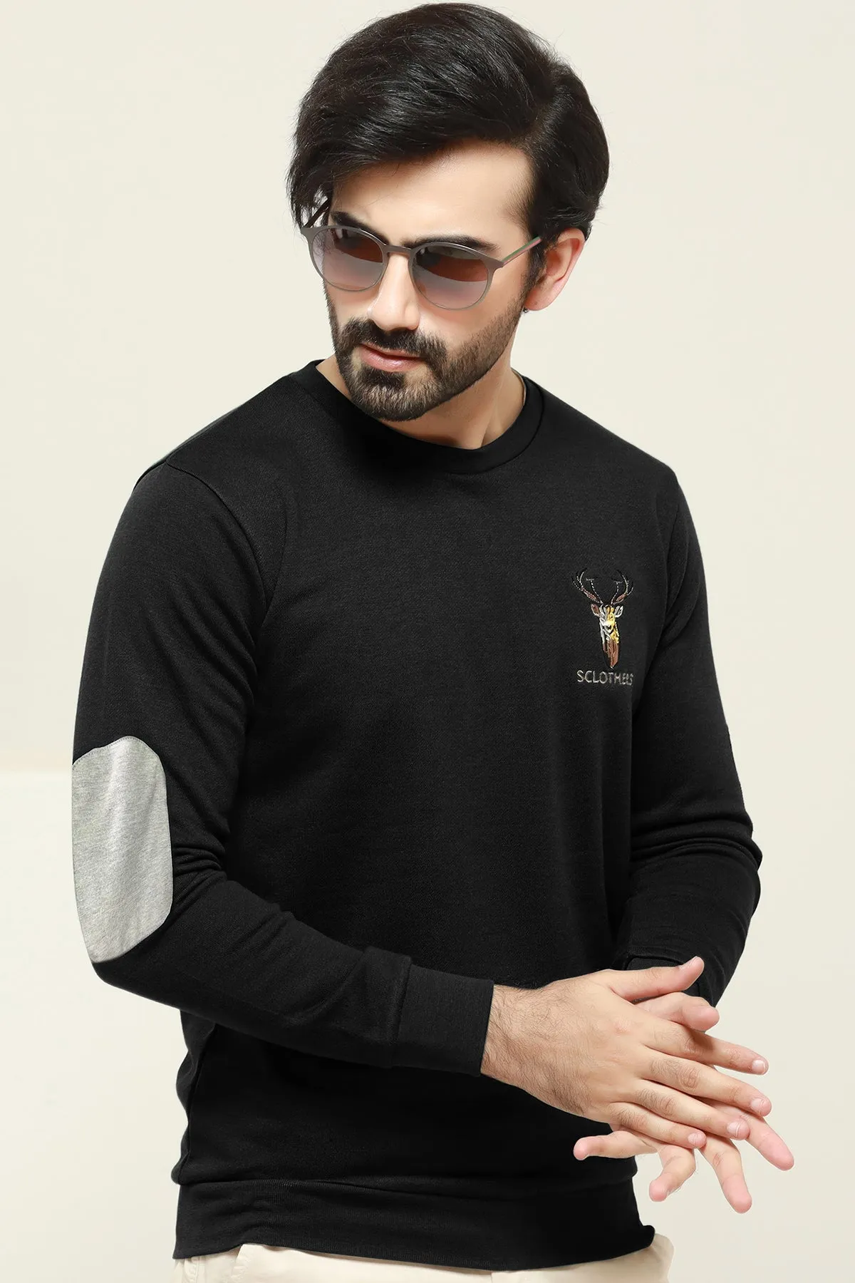 Black Resolute Embroidered Sweatshirt - W22 - MSW059R