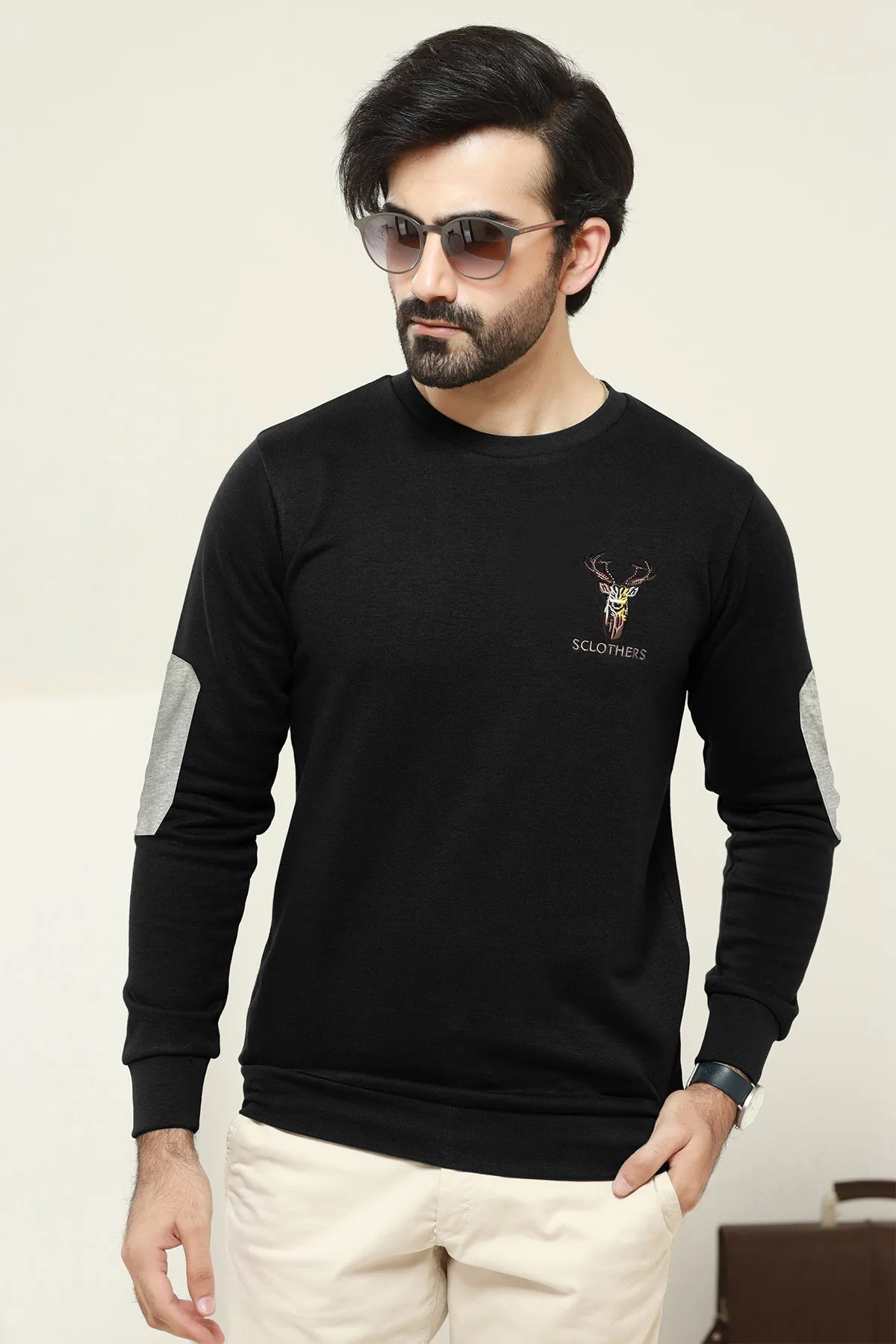 Black Resolute Embroidered Sweatshirt - W22 - MSW059R