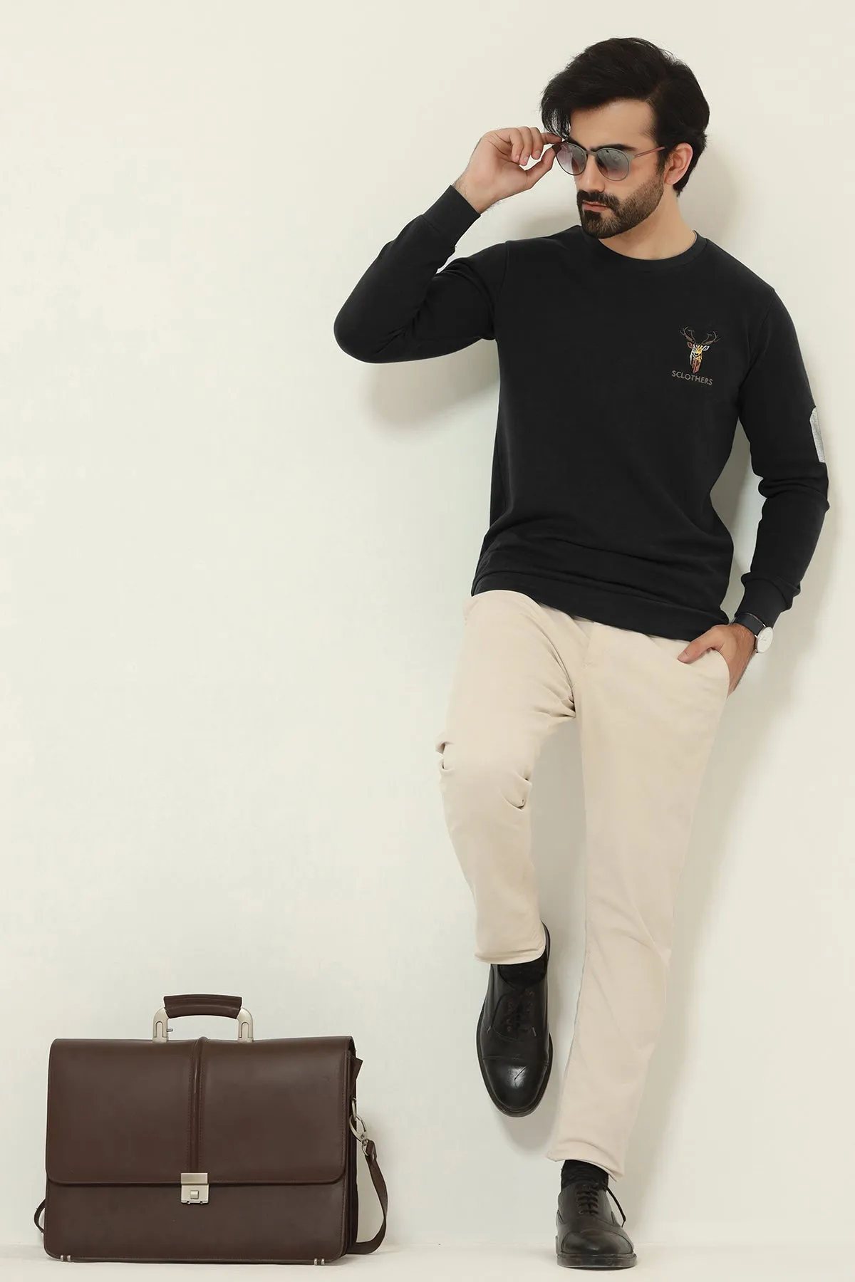 Black Resolute Embroidered Sweatshirt - W22 - MSW059R