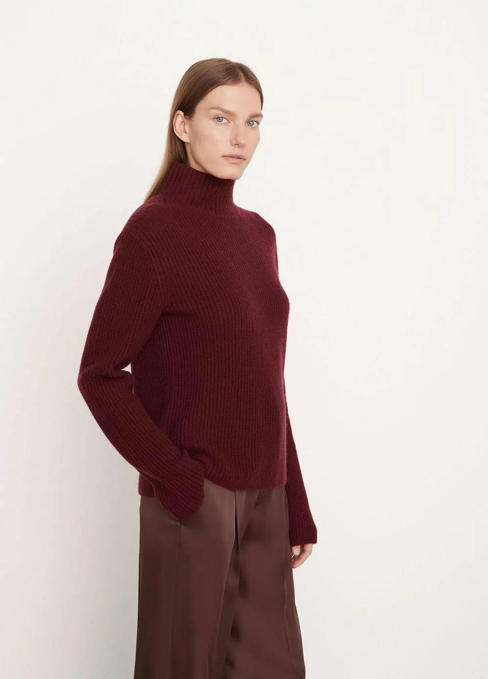 Cashmere Shaker Rib Turtleneck in Plum Wine