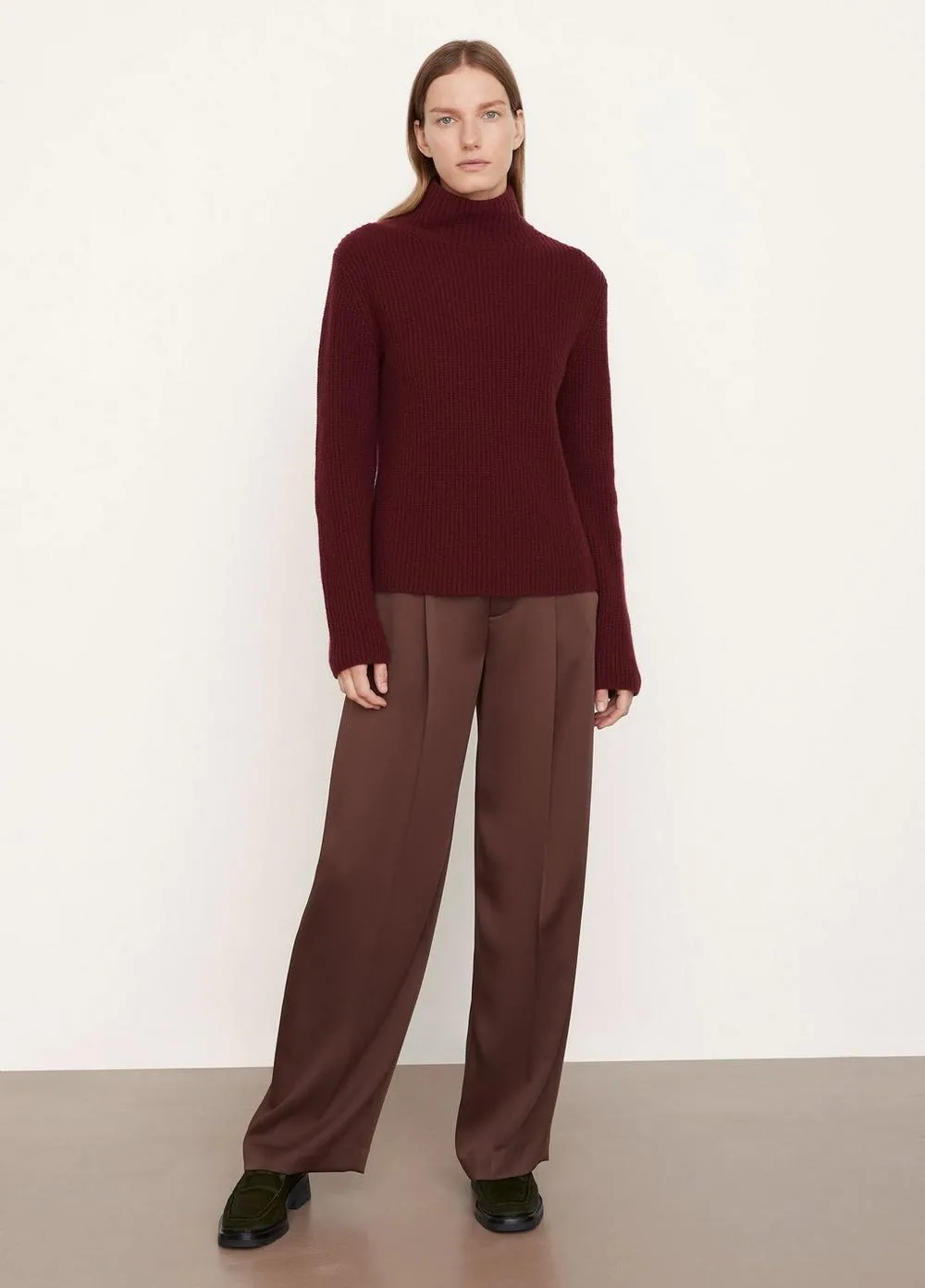 Cashmere Shaker Rib Turtleneck in Plum Wine