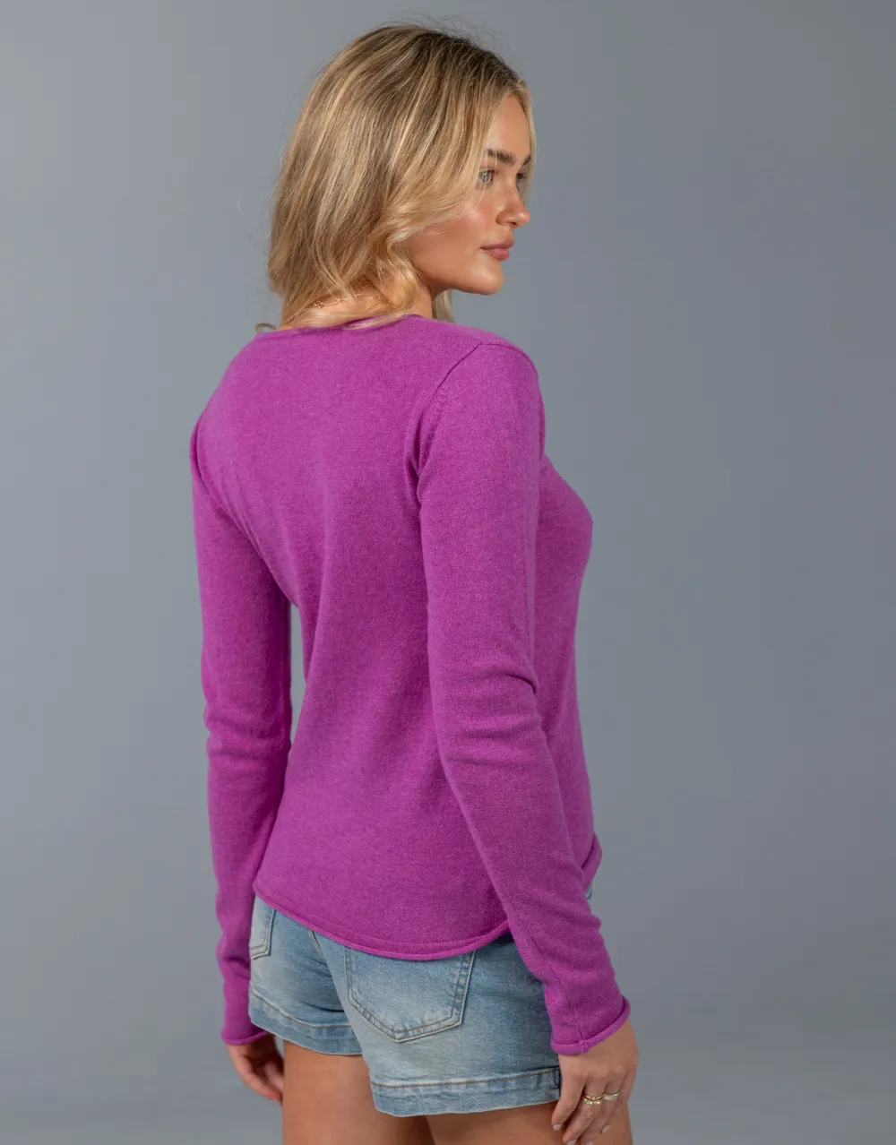 Cropped V Neck Cashmere Sweater in Violet