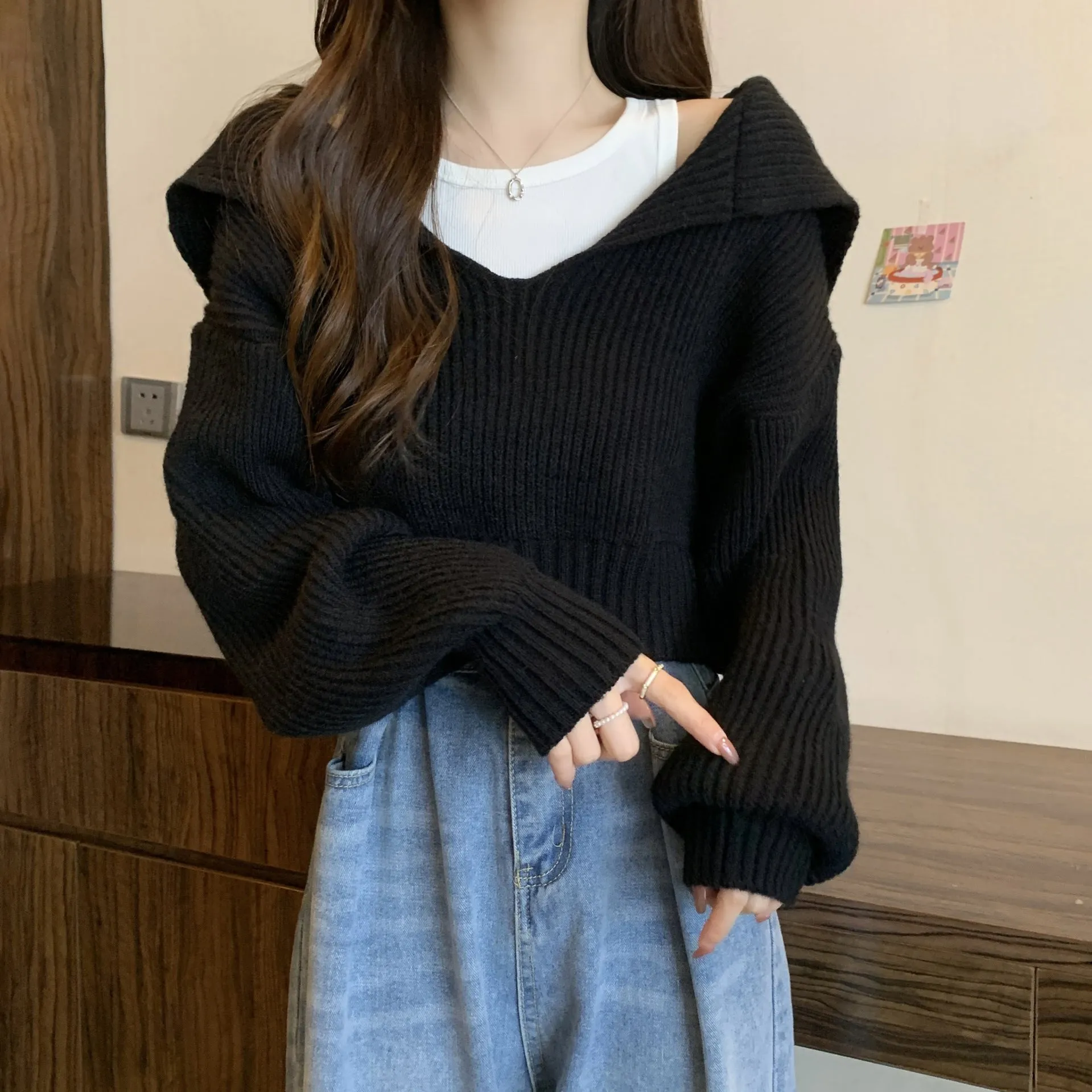 Korean Lazy Wind Sweater Women's Winter New College Style Age Reduction Design Sense Short Knitted T-Shirt Two-piece Set