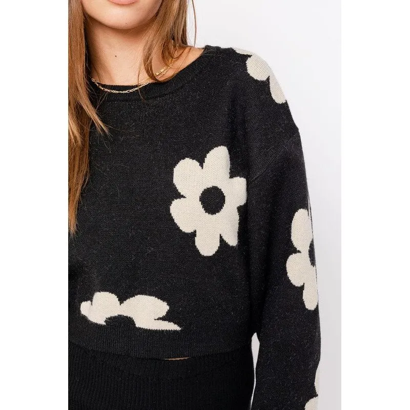 LONG SLEEVE CROP SWEATER WITH DAISY PATTERN