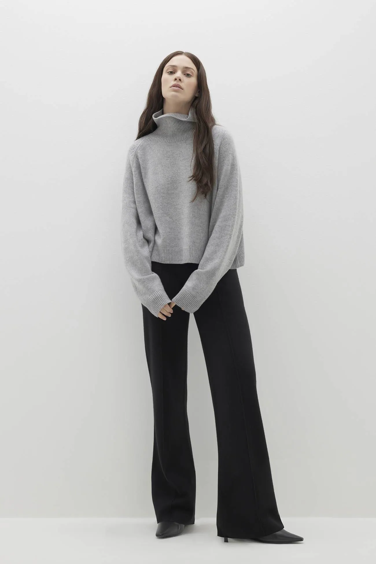 NOELLE TURTLENECK CASHMERE SWEATER