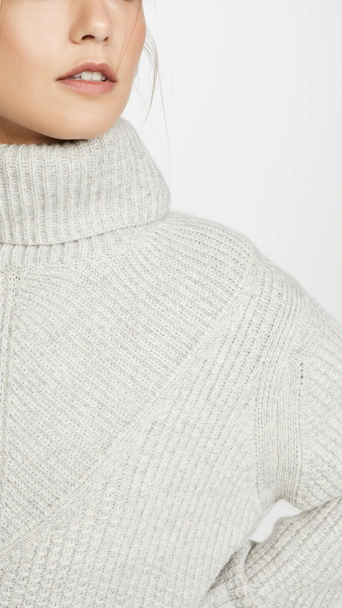 Roan Turtleneck Sweater - L