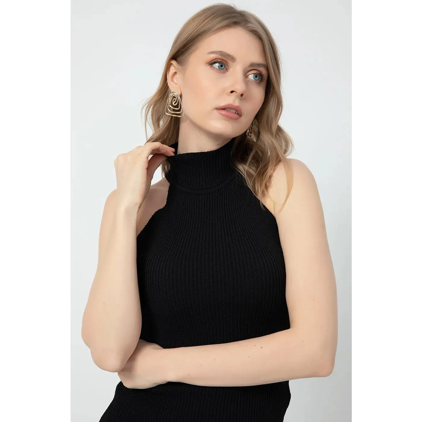 Sleeveless Turtleneck Black Top