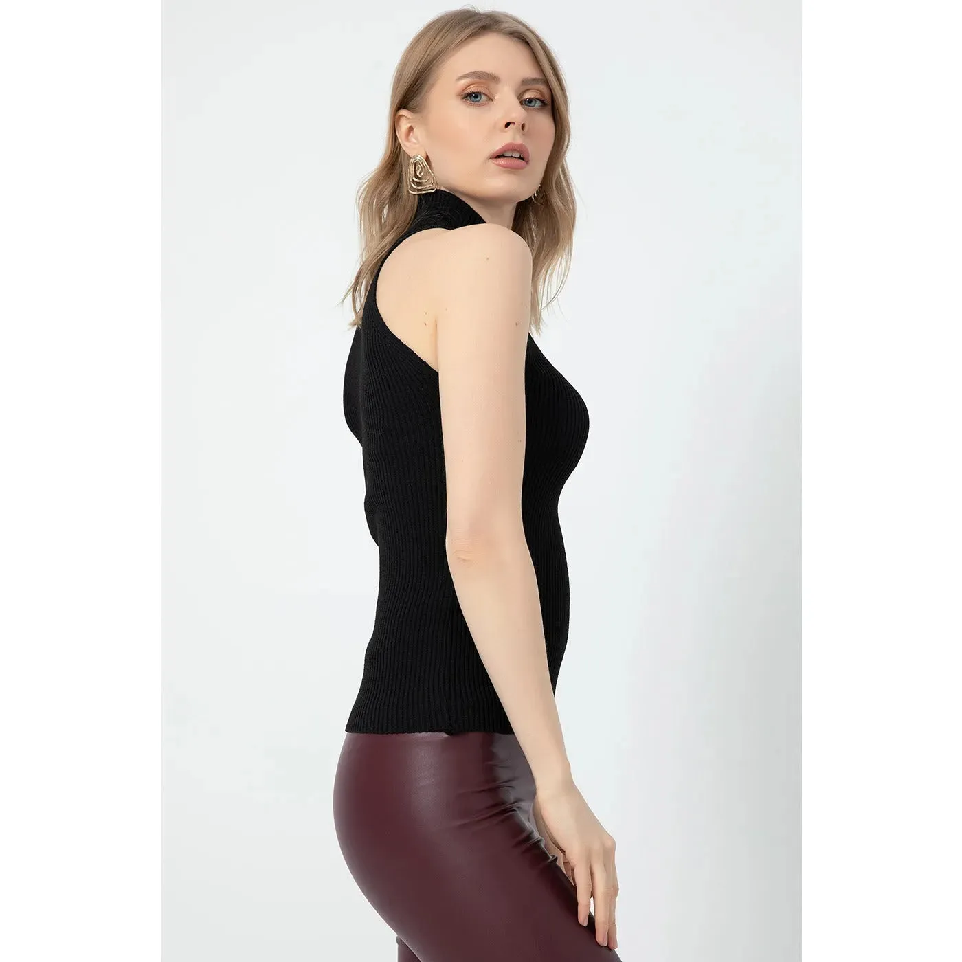 Sleeveless Turtleneck Black Top