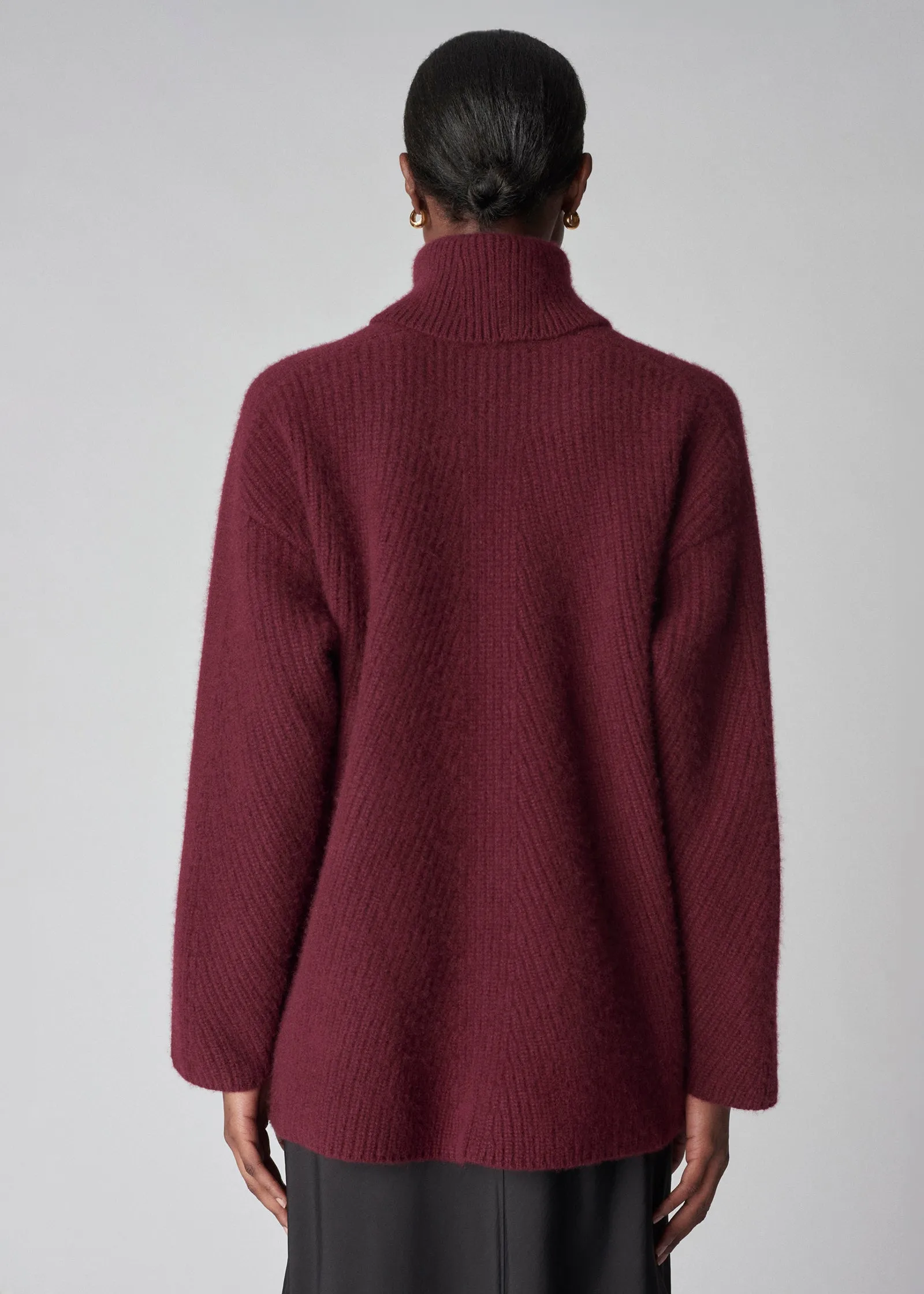 Turtleneck Sweater in Cashmere - Bordeaux